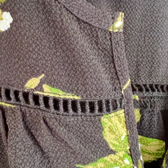 Dramatic Floral Top with Cut-Out Detail - Picture 4 of 10